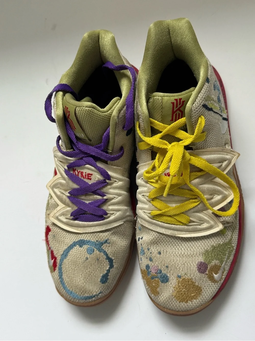 Nike Kyrie 5 x Bandulu Embroidered Splatters | Size 7Y